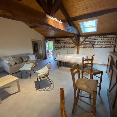 Philoufleur - Gite Restaure En Campagne Chaneins Exterior photo